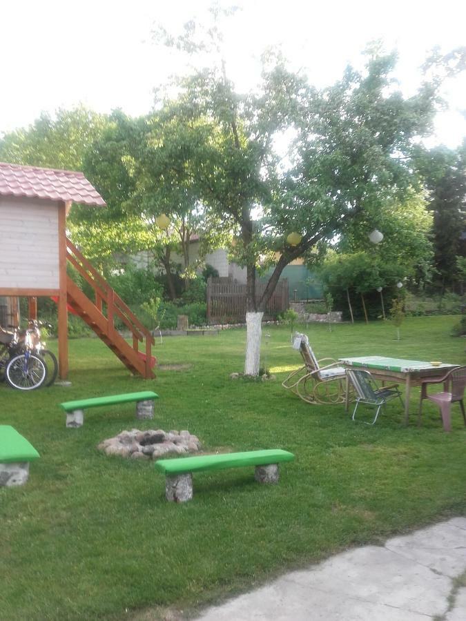 I Nad Kanalem Bystrym Проживання в сім'ї Августів