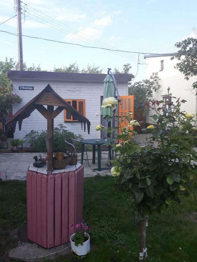 I Nad Kanalem Bystrym Проживання в сім'ї Августів